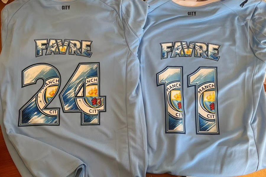 Maillots ManCity floqués FAVRE 24 et FAVRE 11 — flocage personnalisé, NVNC Atelier Sierre